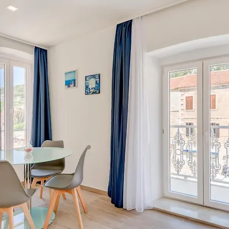 Tudor 2 Apartment Hvar Town