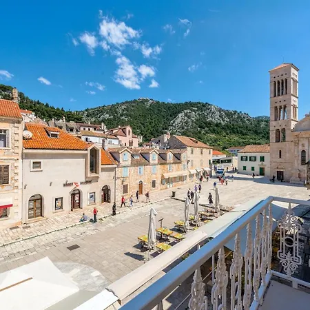 Tudor 2 Apartment Hvar Town