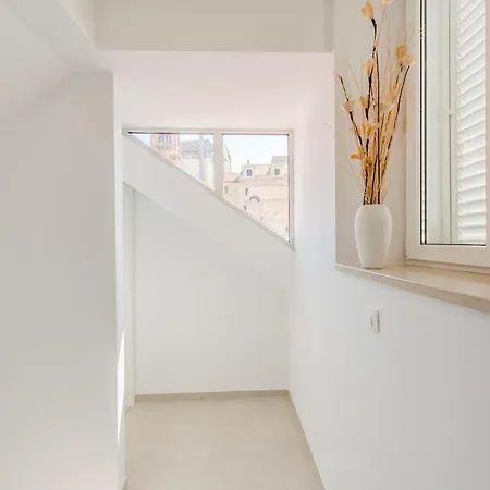 Tudor 2 Apartment Hvar Town